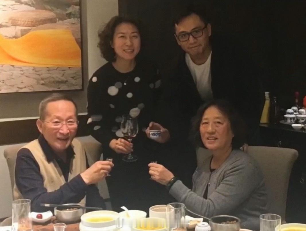 在家人面前好乖的刘烨