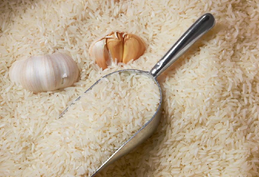 密封得严严实实的大米，是怎么凭空长出虫子的？ 
 
其实这些在你米里安营扎寨的虫