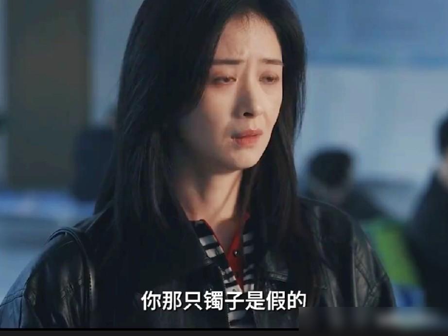 让沈明珠决定去探查镯子真假真相的，是婆婆躺ICU时嘴里还在念叨着的镯子只有一个。