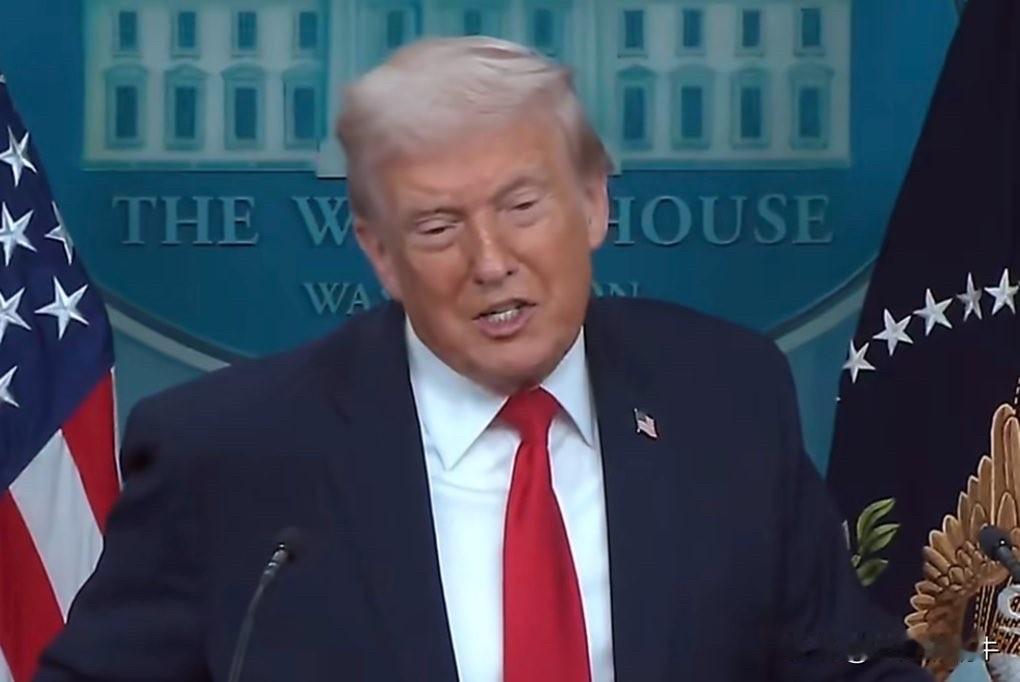 特朗普被马克龙和斯塔默气炸，公开马克龙短信截图，在短信里，马克龙尊称特朗普为“我