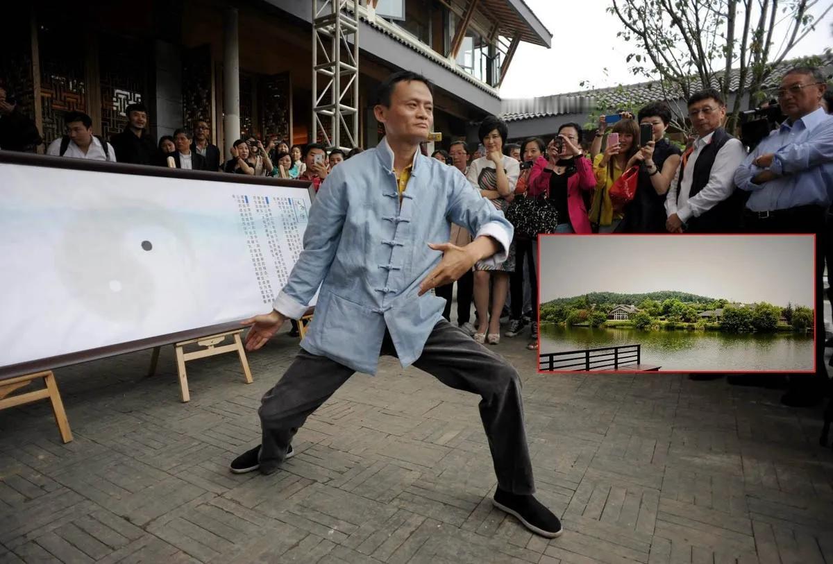 小时候的马云，是个武侠迷，什么《射雕英雄传》《天龙八部》《倚天屠龙记》等等，那些