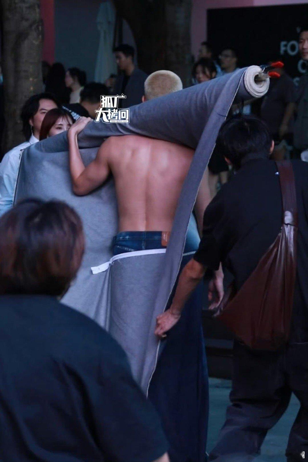 #VOGUE红毯# 不愧是米卡！！ ​​​