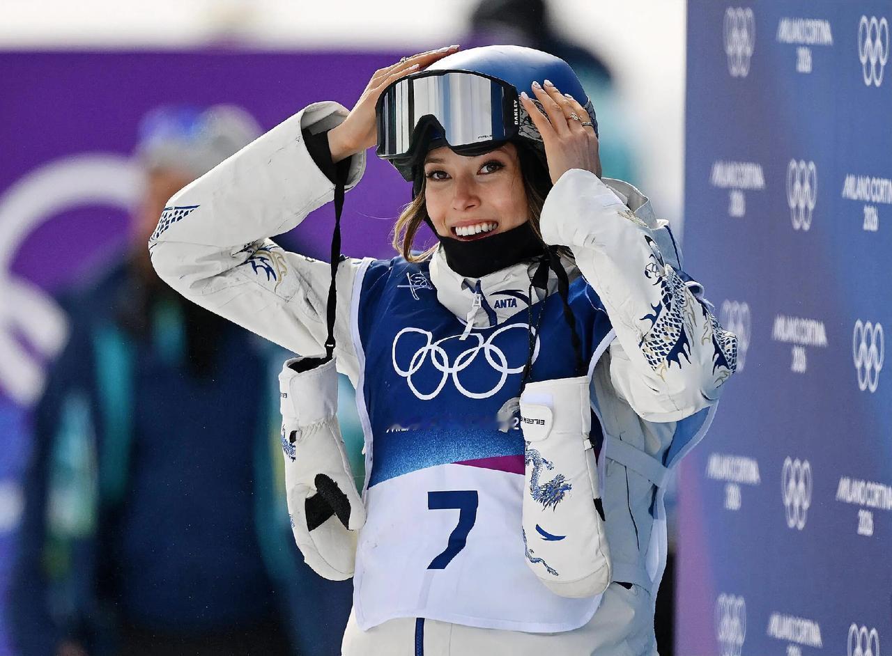 哇！谷爱凌决赛结果出来了
她在米兰冬奥会女子坡面障碍技巧决赛中拿到了银牌！第一跳