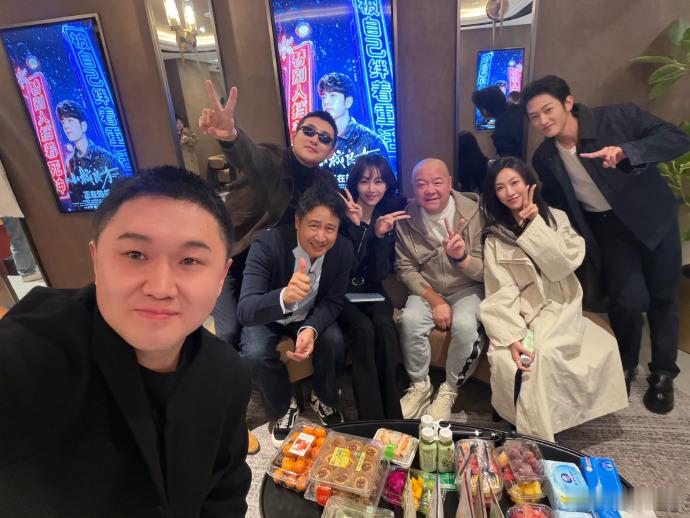 姜妍合照没有肖战姜妍追剧团合照没有肖战姜妍合照没有肖战，刀特刘是回南方了吗[不愧