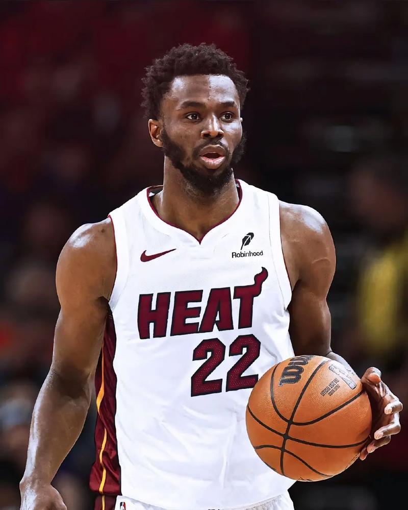 嘴哥打了一整场的好球，结果被球哥的三弟绝杀了。维金斯出场41分钟51秒，18投1