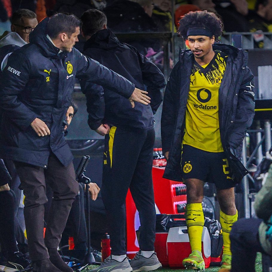 【阿德耶米违规被罚款】德甲联赛，多特蒙德2比0门兴，下半时60分钟，多特首发前锋