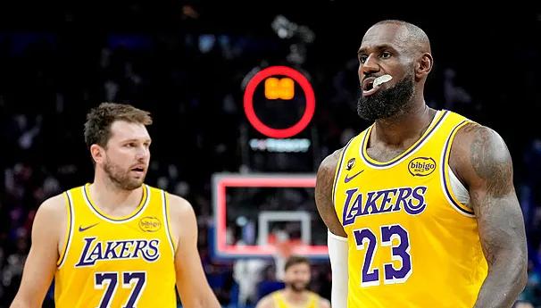 一位与詹姆斯关系密切的消息人士告诉ESPN：“勒布朗是最后一个站着的人。”
05