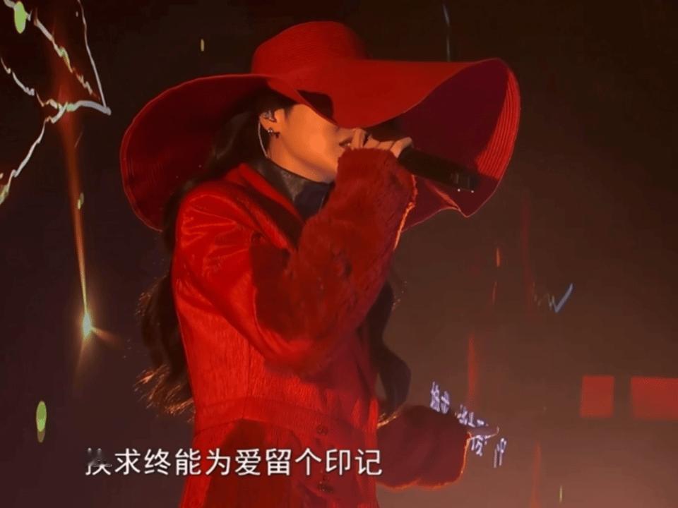 蒋一侨蒋二侨首度同台什么！！看东方风云榜看到这我以为是合作舞台，原来是蒋一侨的变
