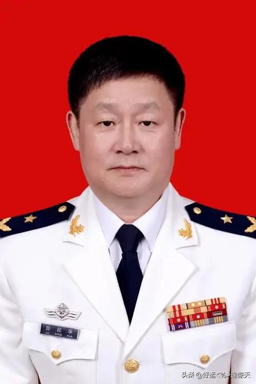 陆铭华，男，汉族，浙江长兴人，1963年3月出生，1980年9月入伍，专业技术三