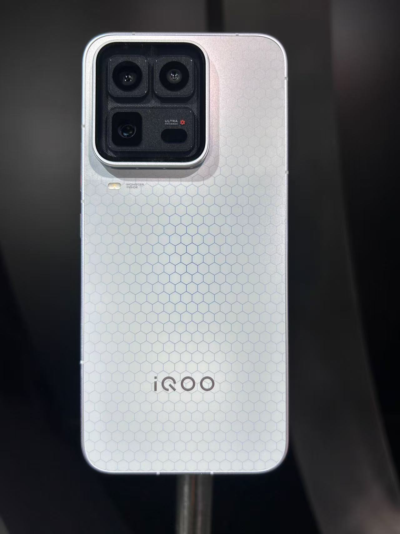 iQOO 15 Ultra今天终于发布啦，给大家看看现场实拍图，真滴帅～2049