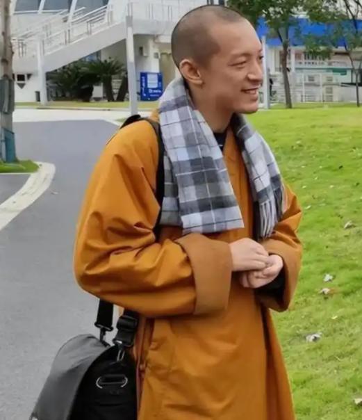 北大天才柳智宇，奥数满分保送北大、MIT 全额奖学金，出家 12 年果断还俗：有