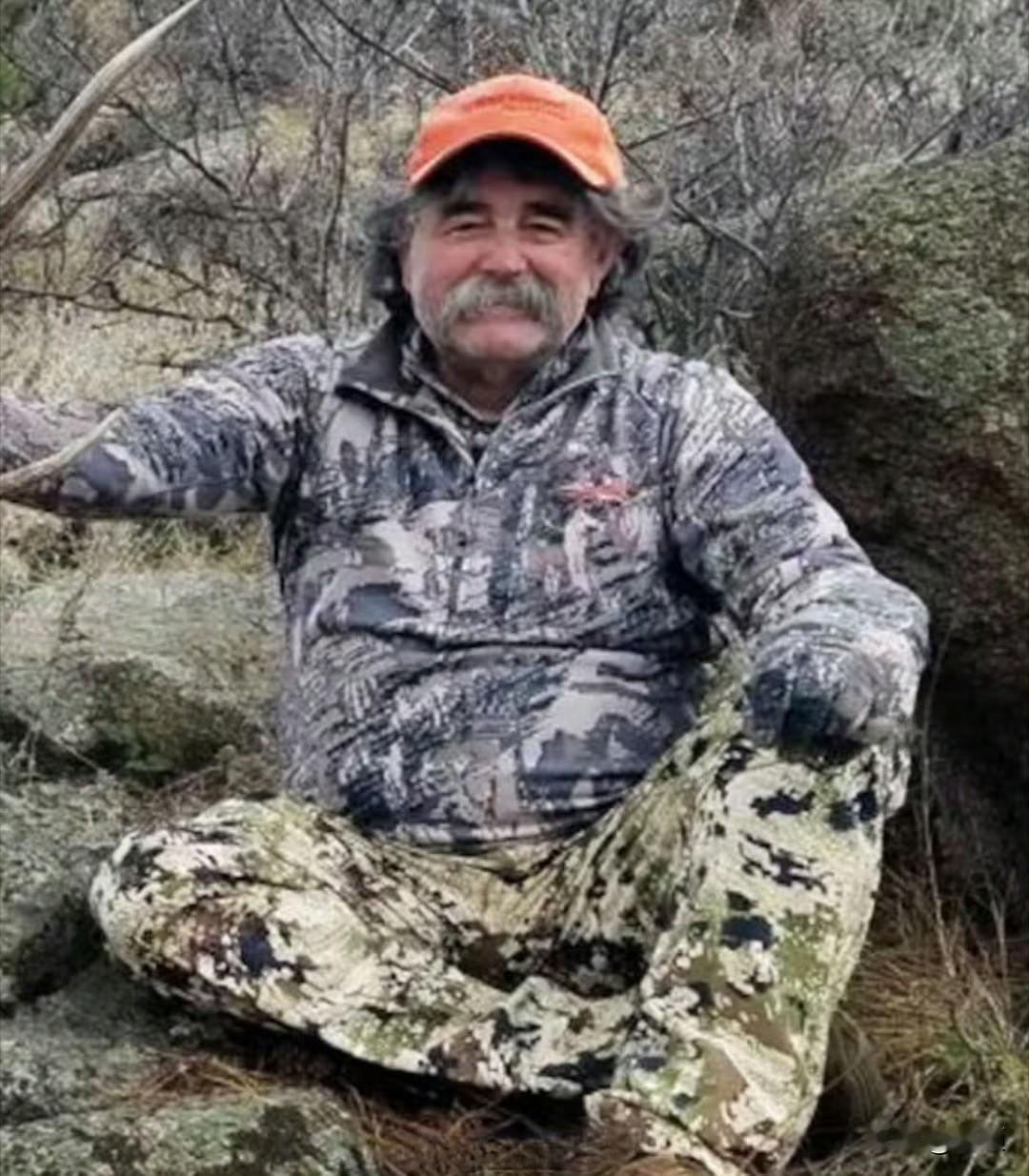 美国富豪非洲狩猎遭象群踩踏身亡，一生猎杀无数野生动物终遭报应
 
4月17日，7