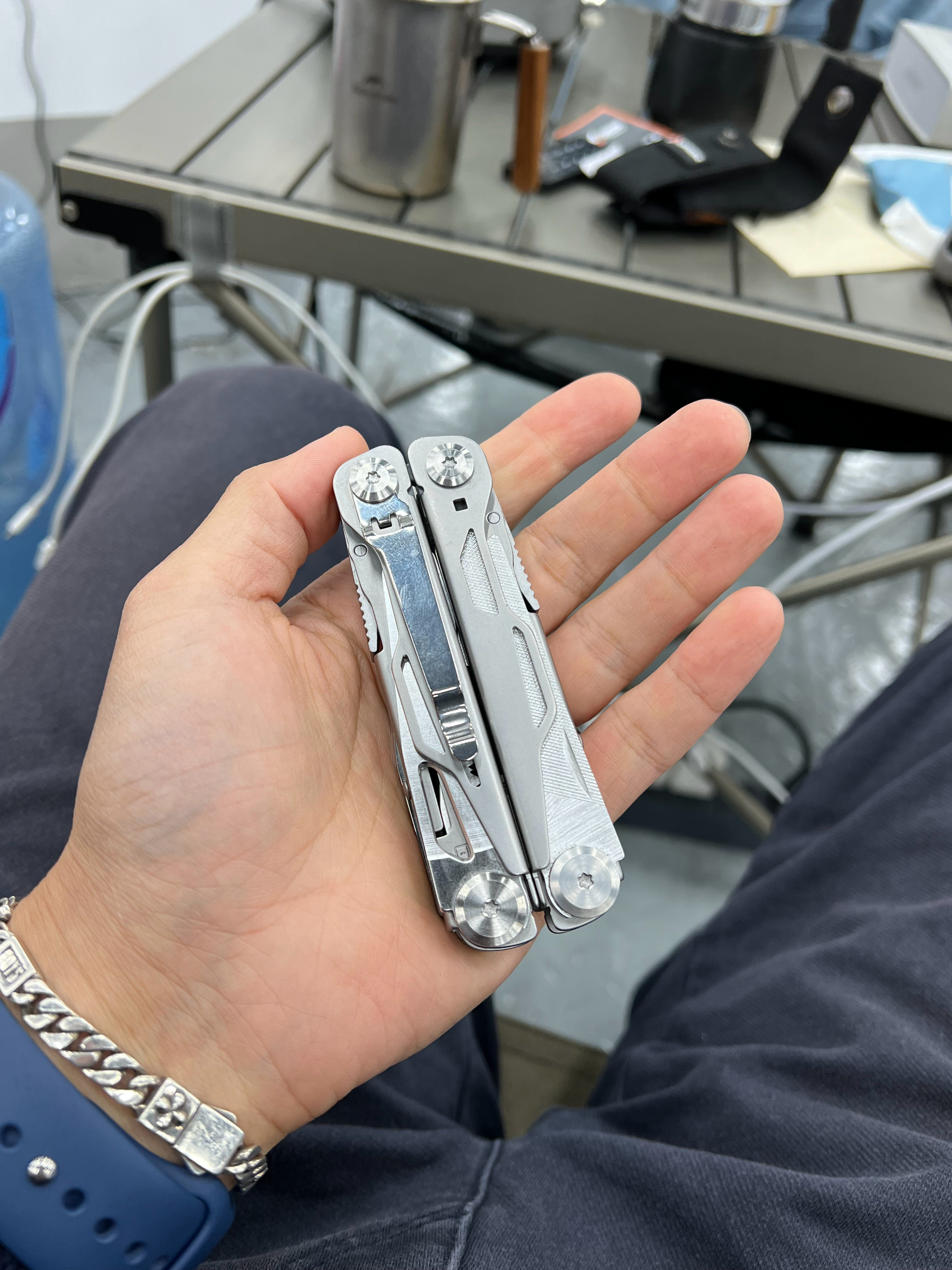 买了个多功能工具拆开全是前任指纹咱就是说，做事能不能认真点你给我发之前擦干净，我