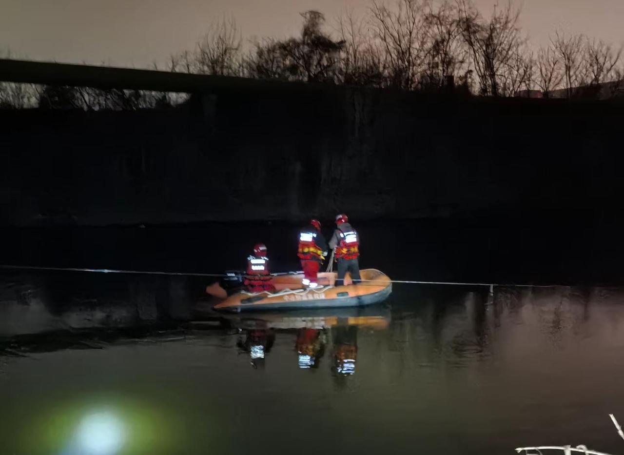 呼吁家属给患有阿尔兹海默症的老人配戴定位手环，避免悲剧发生！老人一路走好🙏🙏