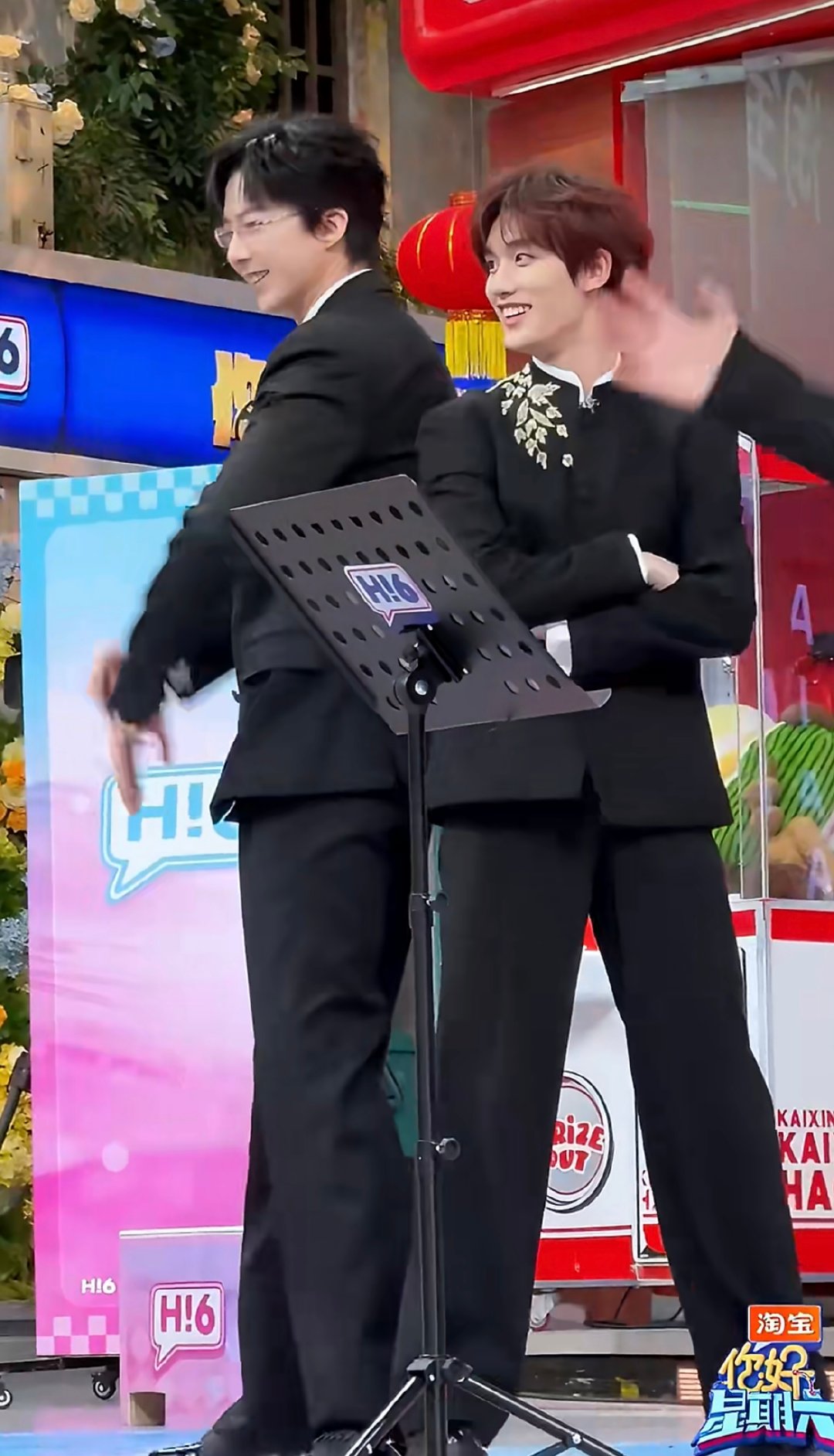 刘宇宁丁程鑫顶级默契丁程鑫手把手教刘宇宁跳舞 一个精准教学拆解动作，一个快速领悟