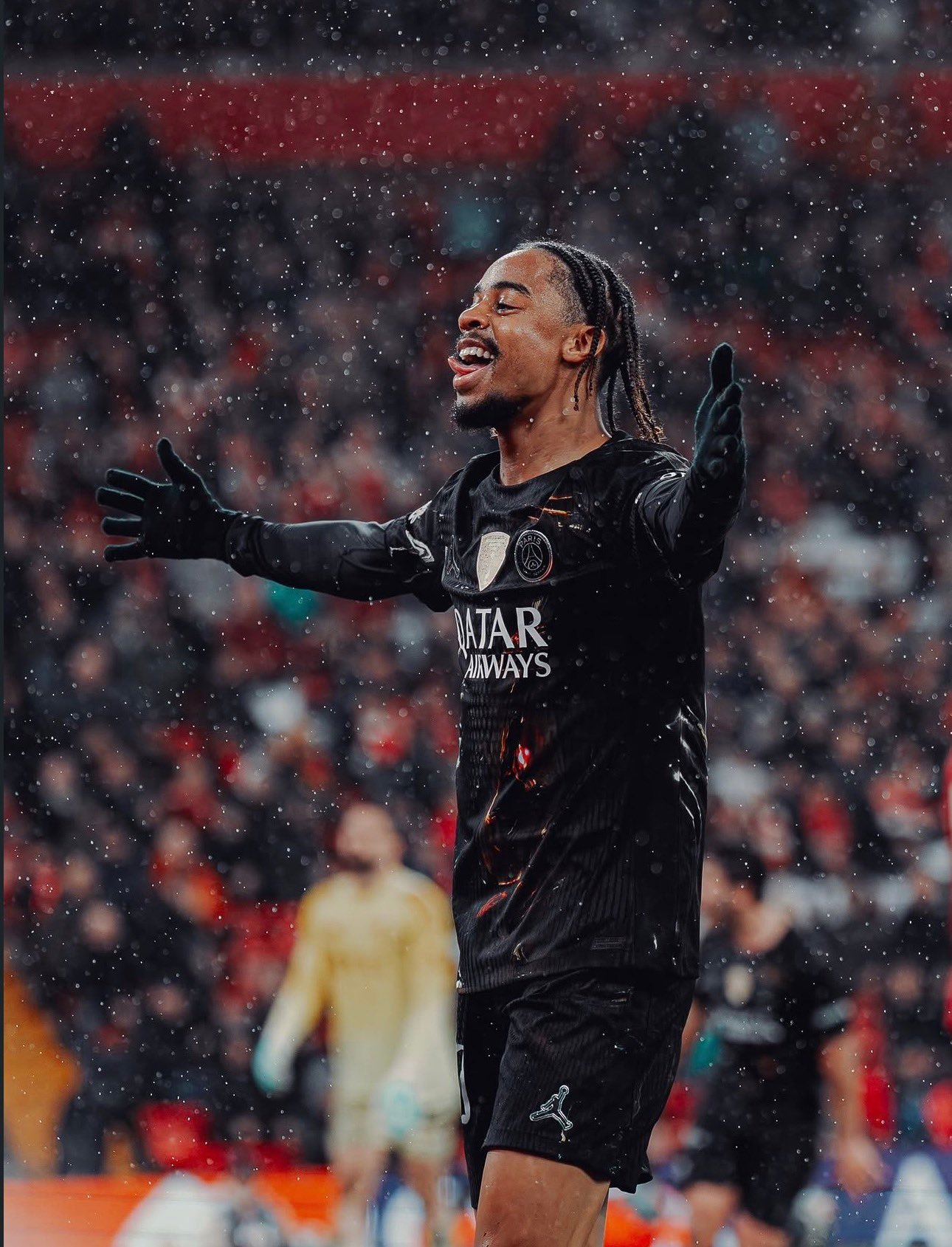 法国球迷俱乐部  🚨🎖️| 布拉德利·巴尔科拉的合同续约情况与奥斯曼·登贝莱