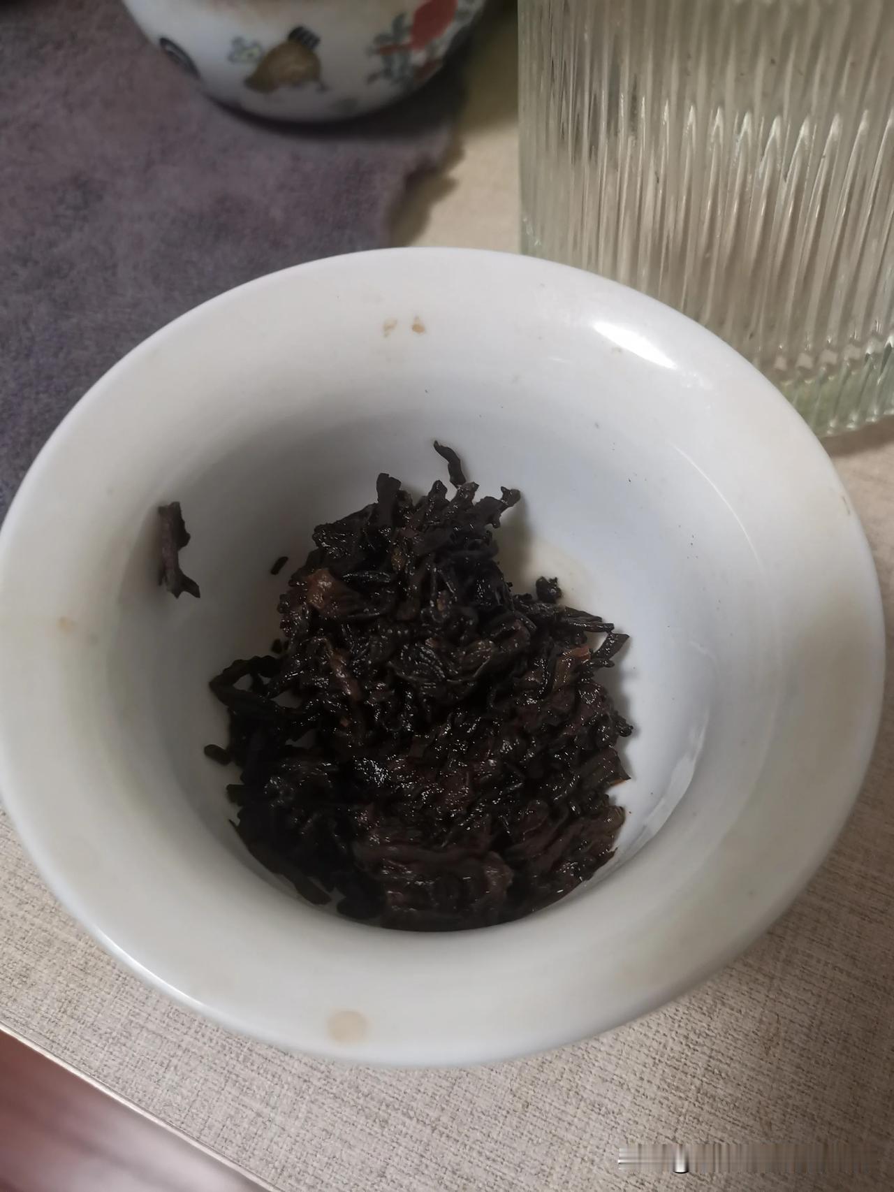 普洱熟茶


一个伟大的发明

比生茶内敛，汤色红浓透亮，好看，客观上也有利于脾