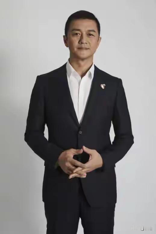 敬一万次标准礼，也抵不住默默组织完成一台唇腭裂手术获得的敬意。

21届爱心奖全