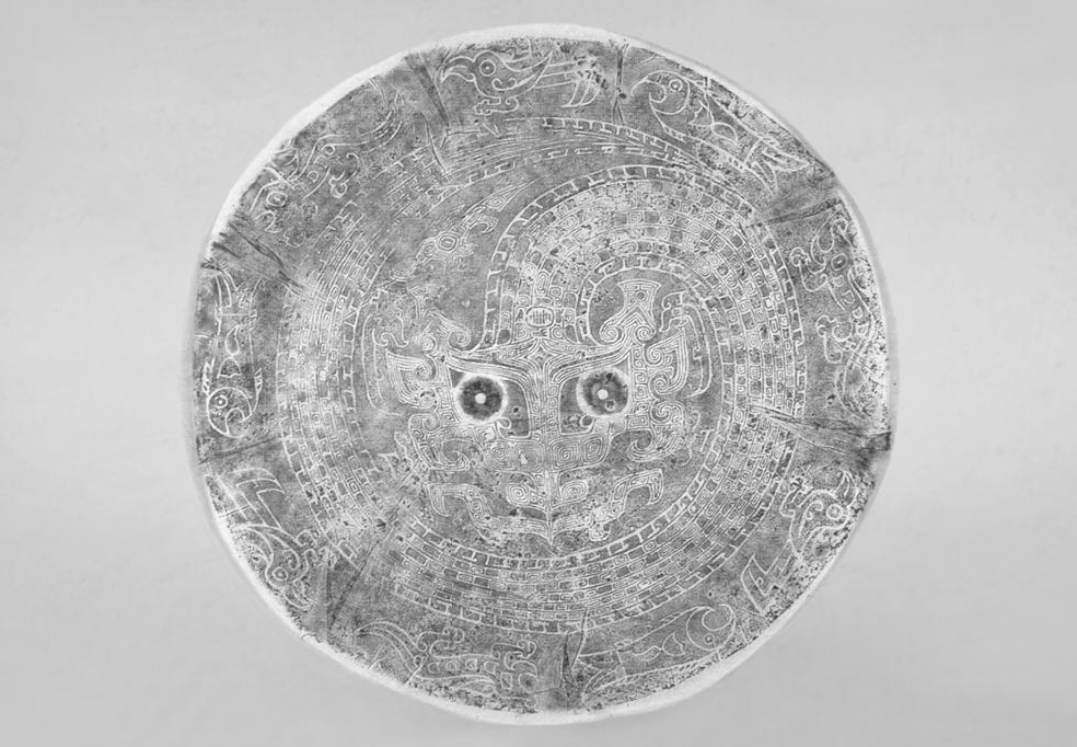 每天一件青铜器 旧金山亚洲艺术博物馆藏商晚期龙纹大盘, 纹饰是比较经典的配置. 