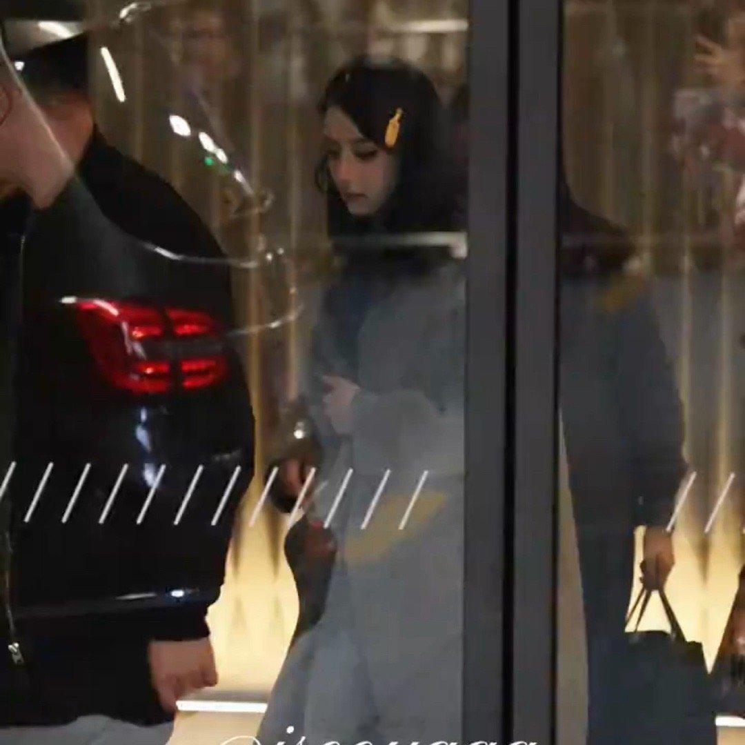 迪丽热巴好六录制造型今日份的热巴是人间芭比啊，迪丽热巴录制《你好星期六》的路透来