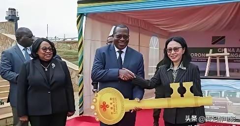 坦桑尼亚之前为了向英国和日本示好，突然就取消了和中国合作的100亿美元巴加莫约港