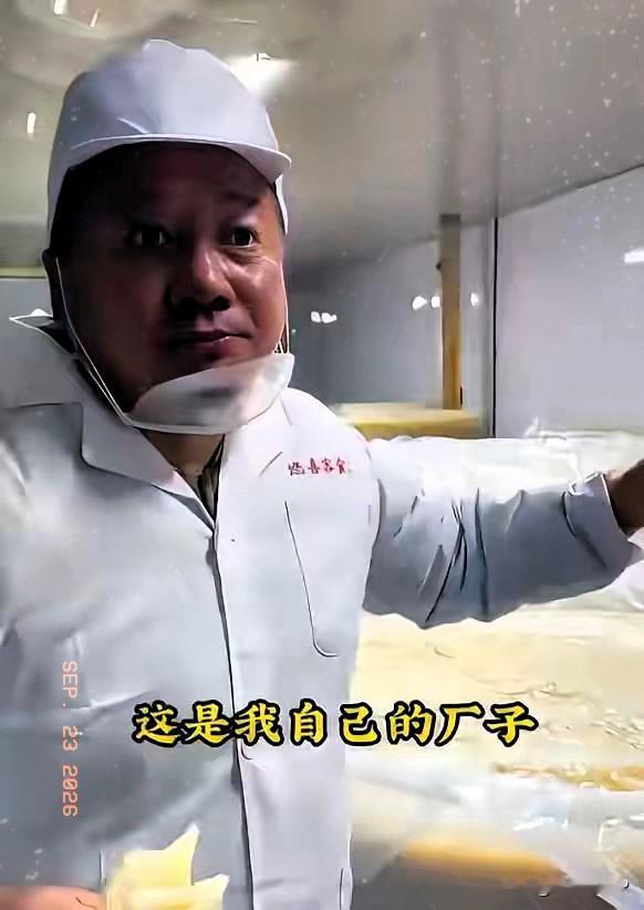 为了钱，脸都不要了
“谢广坤”（唐鉴军）简直就是第二东北雨姐。
为了挣钱，没有下