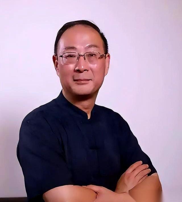 很多人都在问：日本那句道歉，到底还要等多久？
金灿荣教授把话挑明了：别再死磕这句