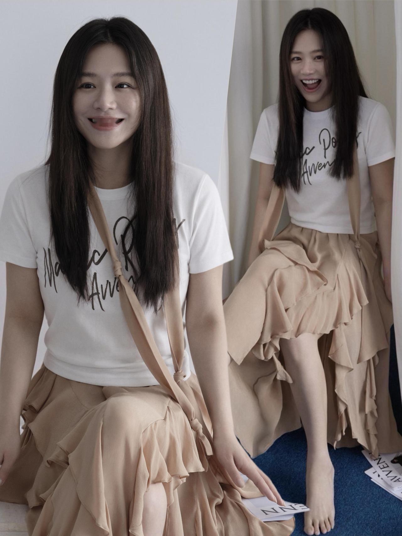 马思纯终于选对造型，这几套超美！
 松弛文艺感拉满，浅白T恤配卡其纱裙温柔又灵动