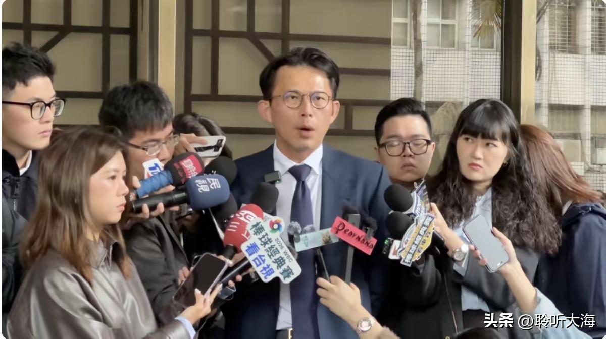 黄国昌这波力挺柯文哲，表面上看是维护同志、大打亲情牌，实际上明白人一眼就能看穿，