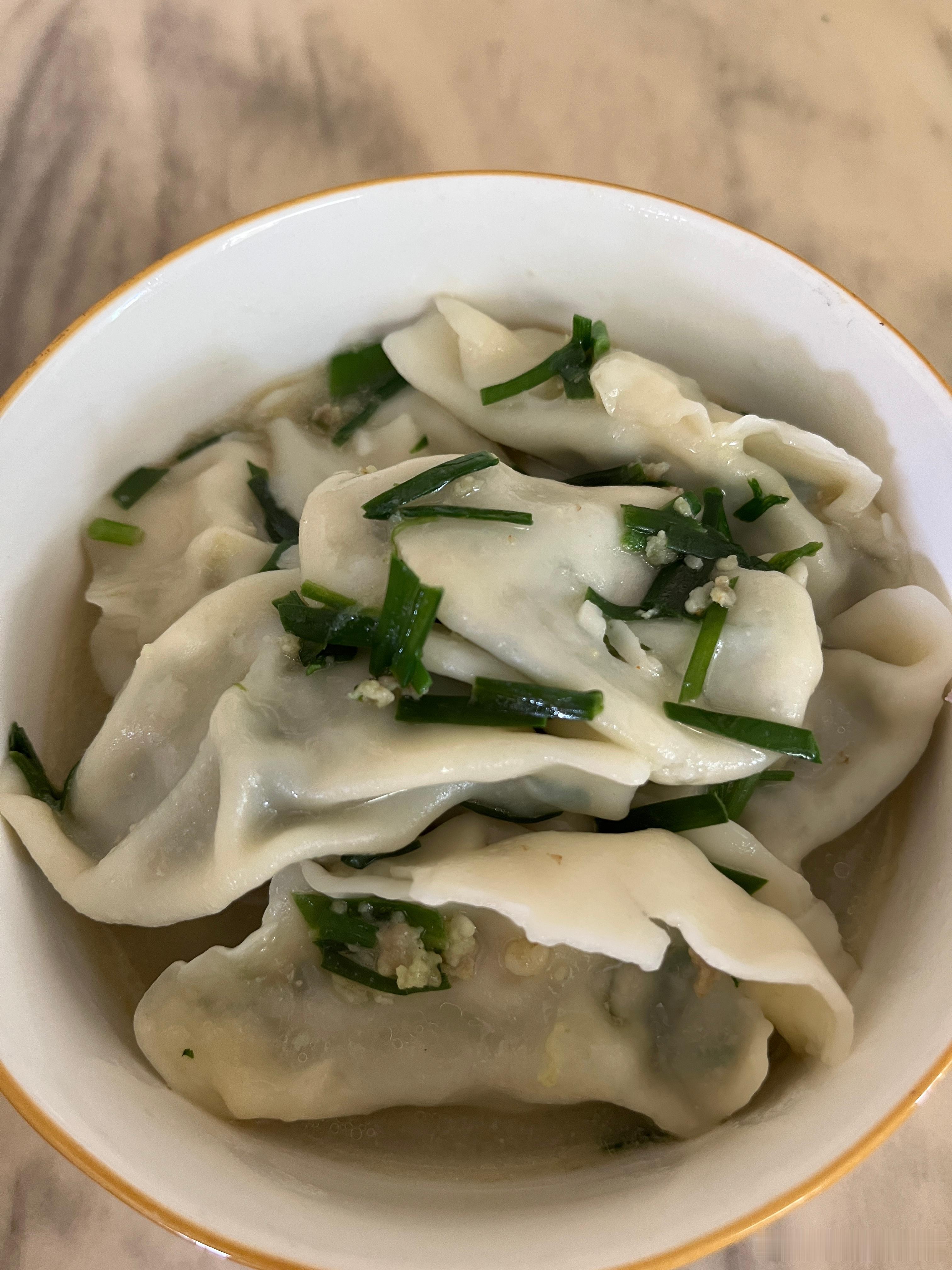 冬至快乐，婆婆做的韭菜饺子，队友的最爱。 