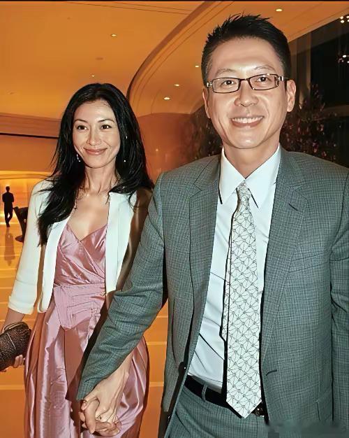 有钱人的生活你想象不到，王晶一句话震碎我三观！他爆料许晋亨李嘉欣每月“只能”领2