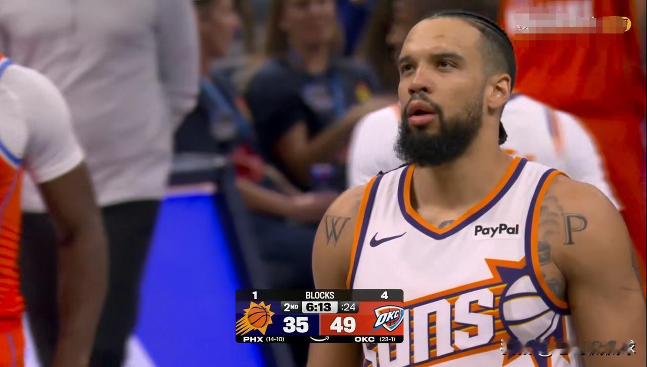 太阳大将狄龙-布鲁克斯真是孤立无援！在今天太阳客场挑战雷霆的比赛中，目前双方半场