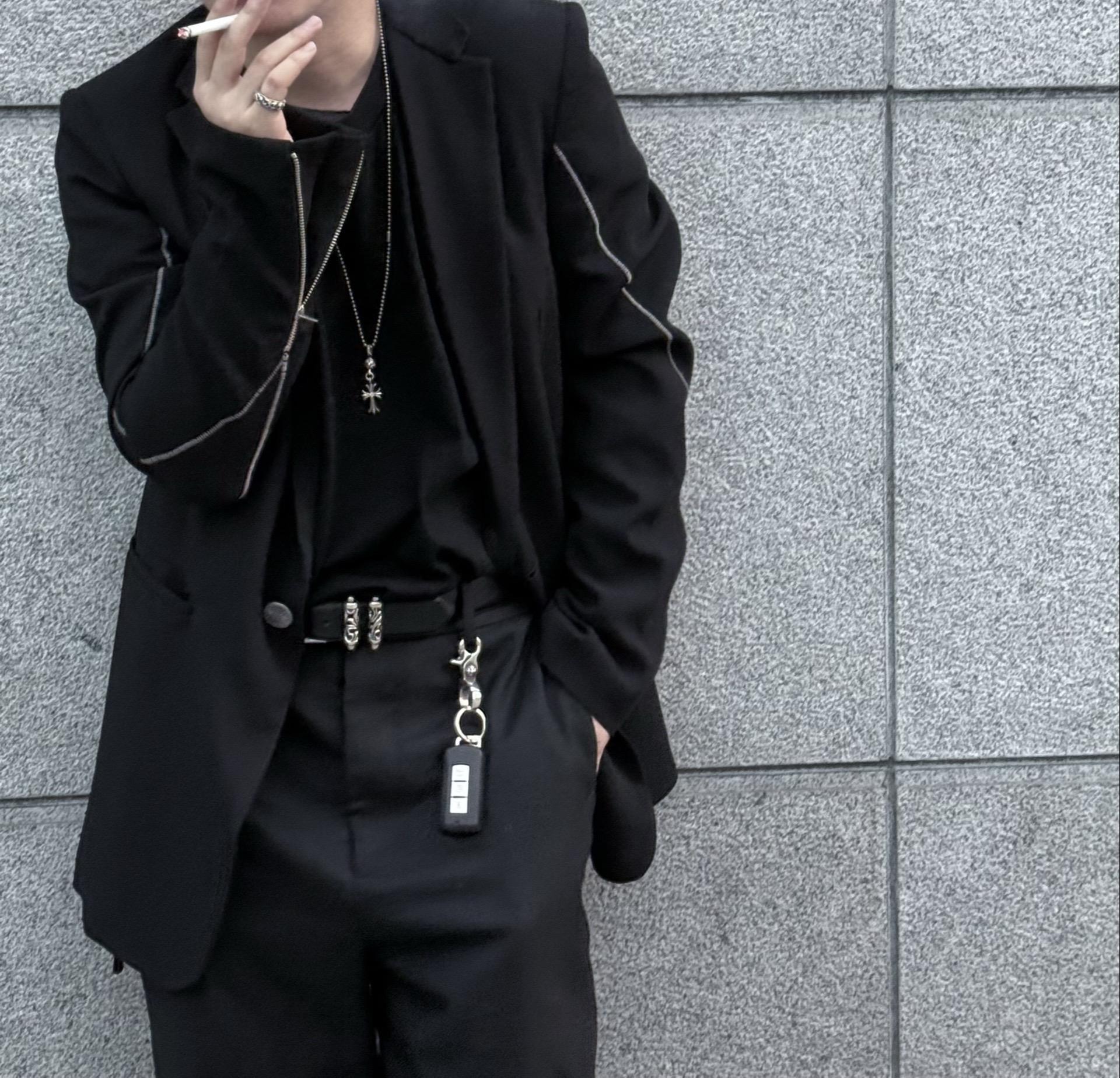 烟是不可能戒的，咳嗽是不可能停的。👕：ONEGALLERY 纯银扣拉...