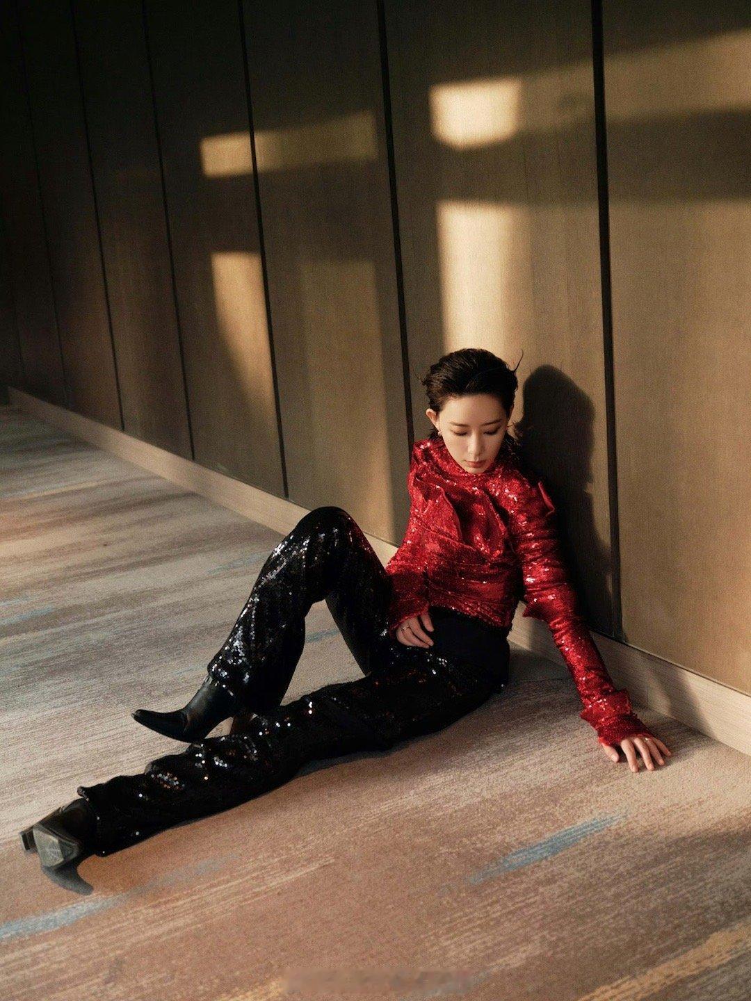 李斯丹妮穿8cm尖头皮鞋唱跳 高跟鞋唱跳天花板说的就是李斯丹妮吧！8cm尖头鞋丝