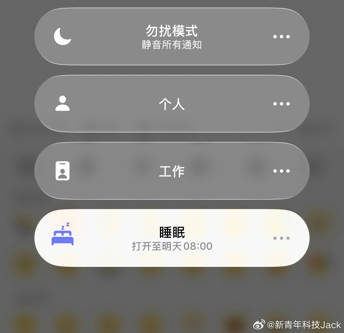 小时候睡觉前都要关机现在也差不多吧，手机会自动开睡眠模式😪也和关机没区别，一样