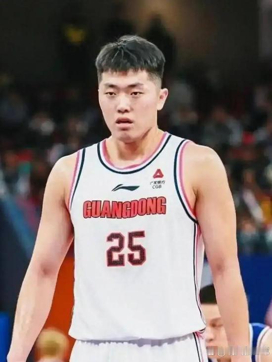 宏远老将张皓嘉遭新帅冷遇

广东宏远的锋线球员‌张皓嘉‌，在2026年休赛期球队