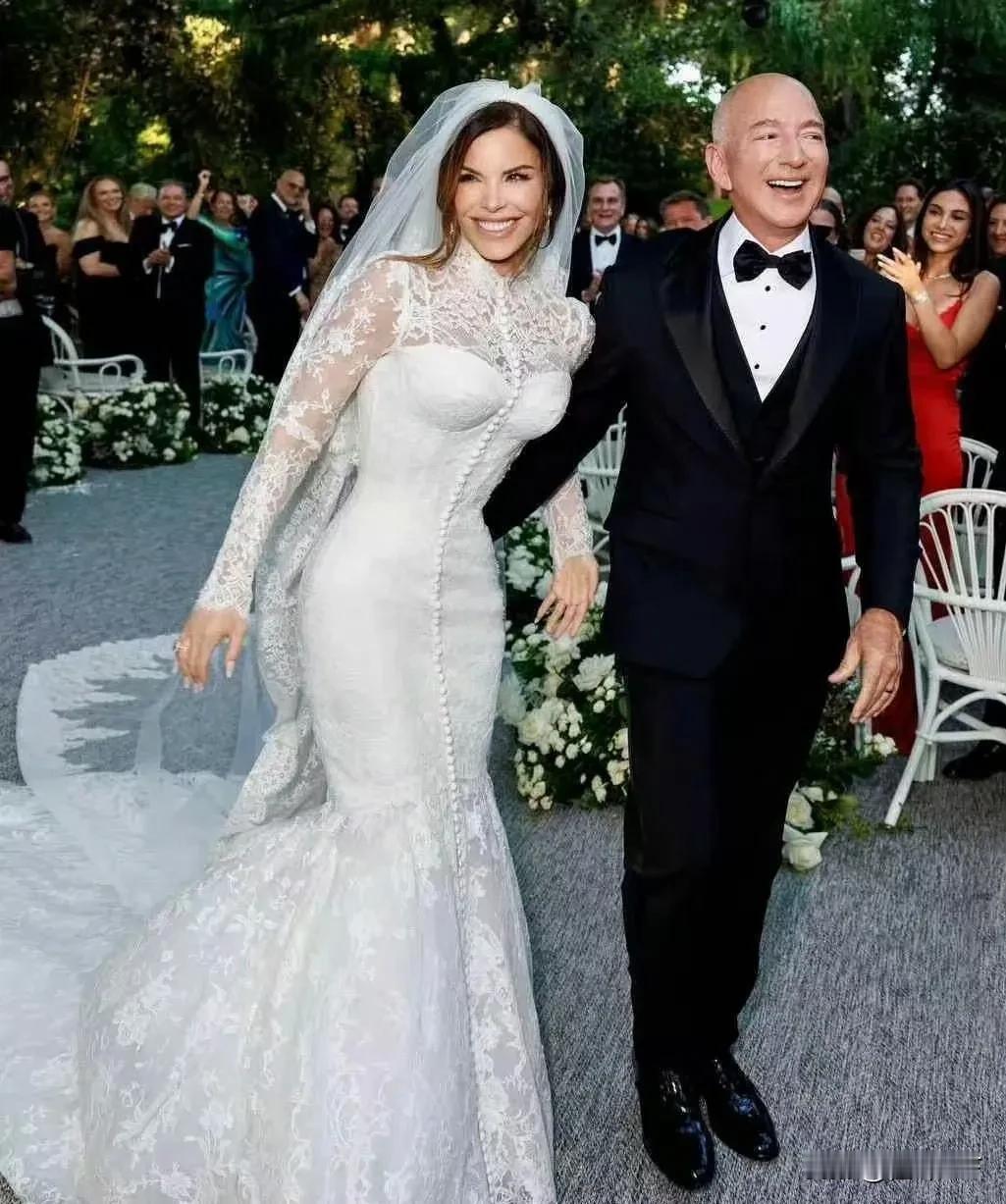 世界前首富亚马逊创始人贝索斯再婚了，他和前妻麦肯齐结婚20多年在2019年官宣离
