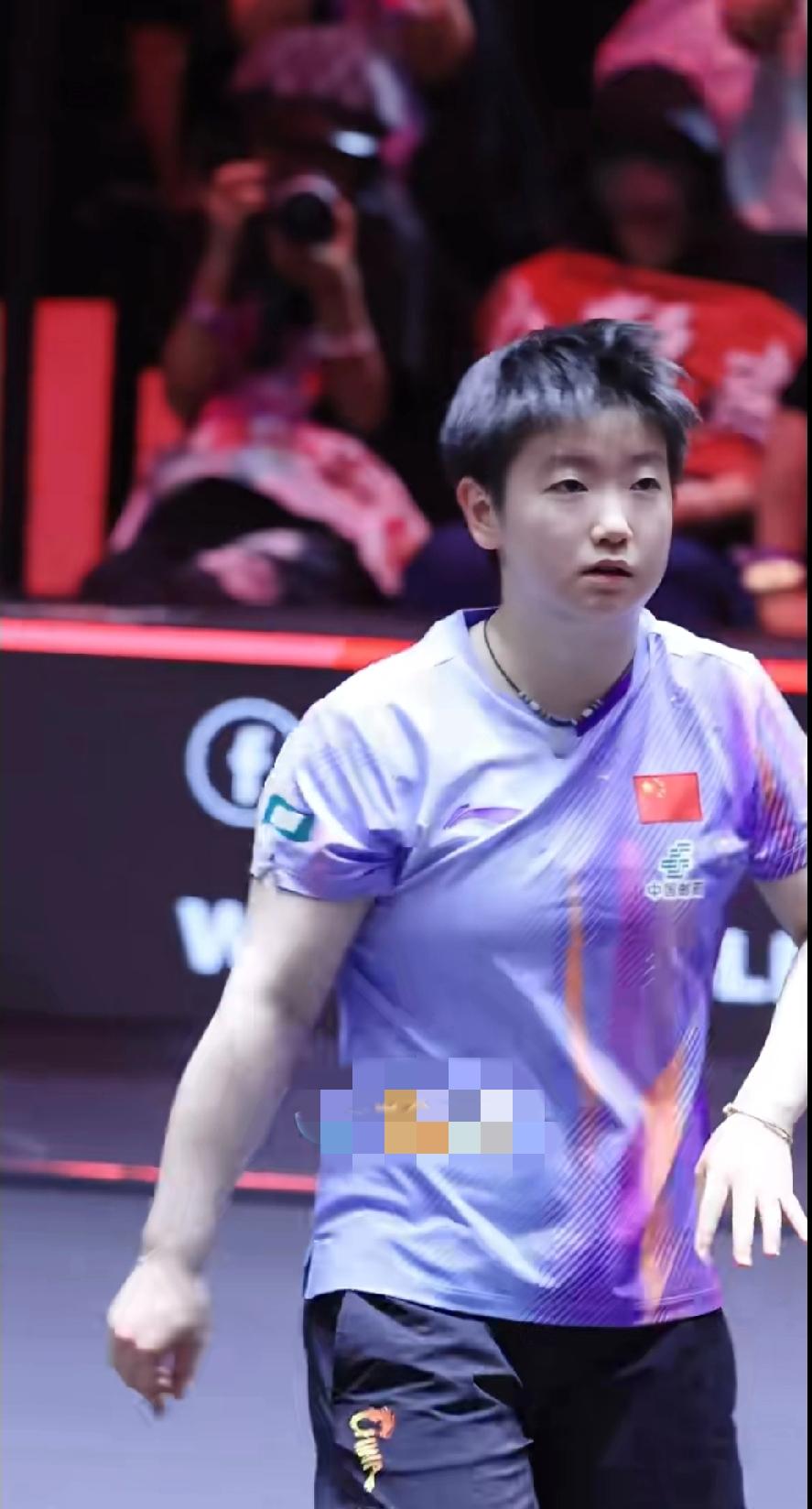 孙颖莎赛后碰拳细节太圈粉！这才是刻在骨子里的温柔✨
 
WTT新加坡大满贯半决赛