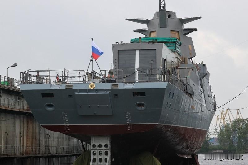 巡逻舰和护卫舰区别可大了。巡逻舰一般个头小，排水量通常在几百吨到数千吨，像一些近