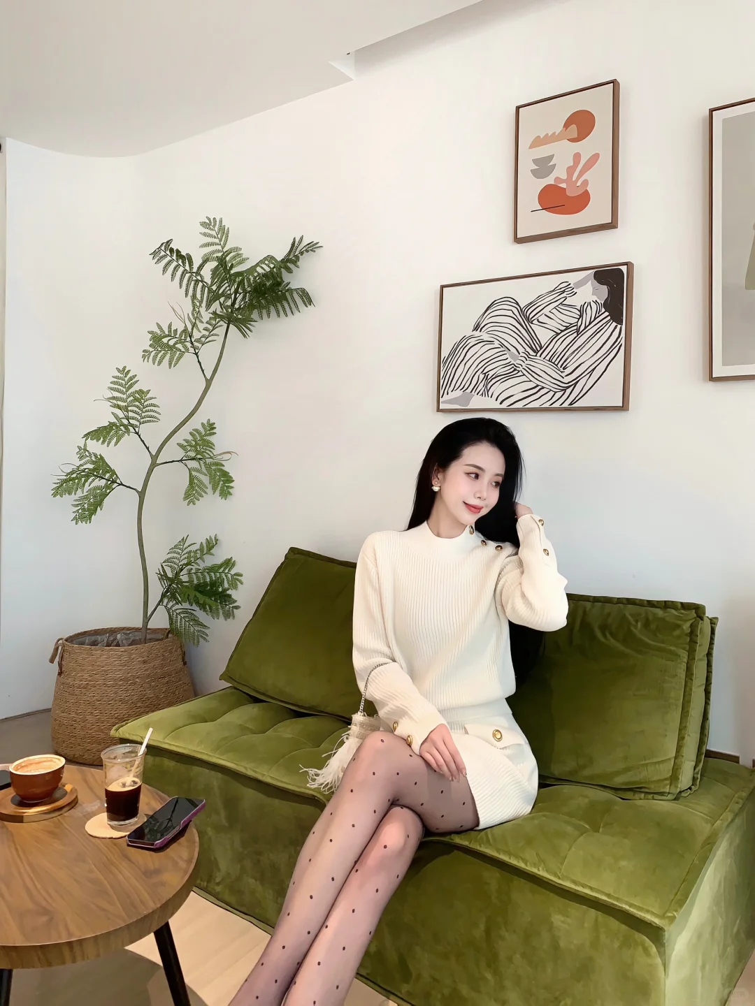 巧了你也穿白色入镜