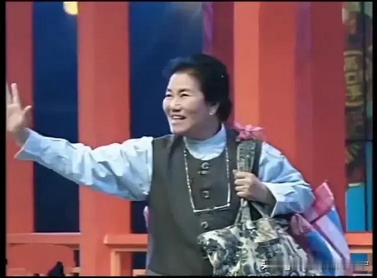 这四个字，在北京二环能换套房吗？
   1996年春晚，赵丽蓉老师与巩汉林夫妇，