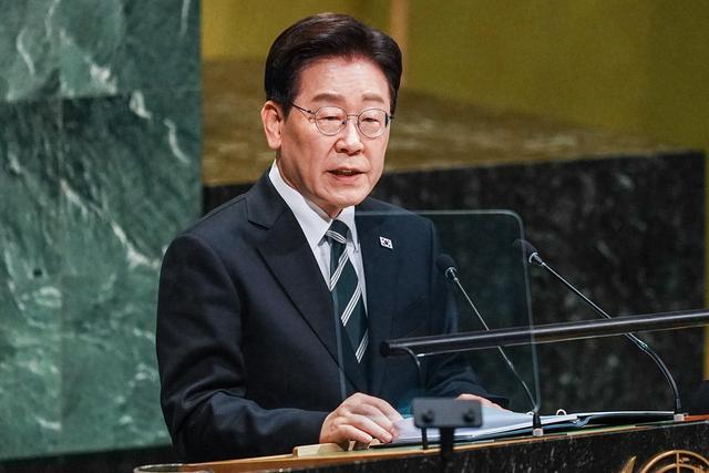 “韩国被泽连斯基坑惨了！”9月23日，泽连斯基在联合国大会上说，乌克兰已把两名朝