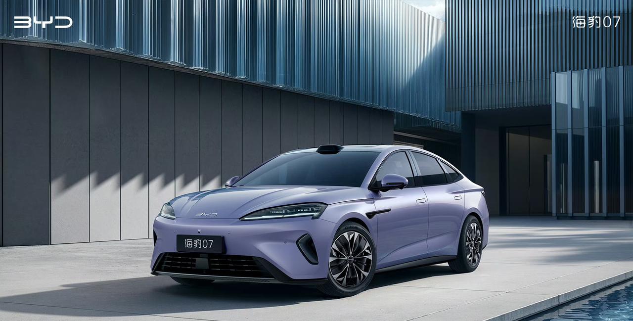 比亚迪海豹07 EV来了，运动轿跑造型+顶置激光雷达
纯电 中型轿车
车长499