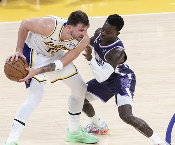 嘴欠挨打！ESPN名记沙姆斯透露，东契奇在过去几次交手中频繁用B*tch侮辱施罗