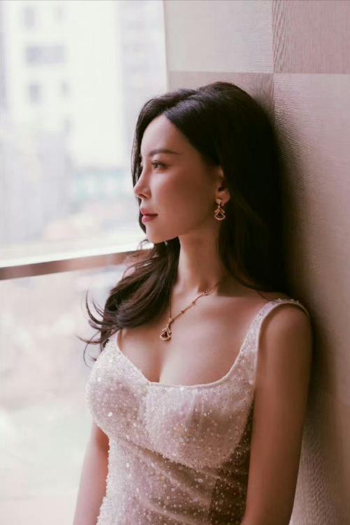 大学毕业就失业，这是常态，这些娃娃都是独生子女，父辈创下的条件都不错，虽说家里没