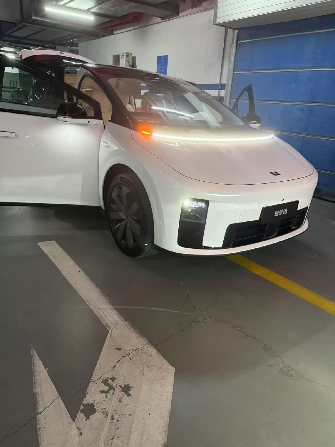 i8内饰来了！！！[二哈][二哈][二哈]看的人和我A1000万保密费哦[dog