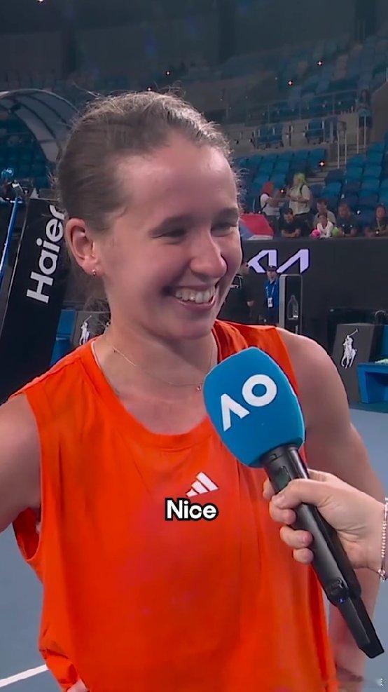 新澳洲一姐卡萨金娜首次代表🇦🇺参加澳网，在中央球场1-2不敌🇨🇿资格赛球