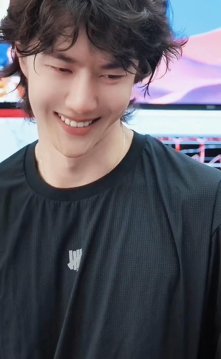 王一宝的奇奇怪怪可可爱爱～💚 哥 你表情包不多谁多呢 👀