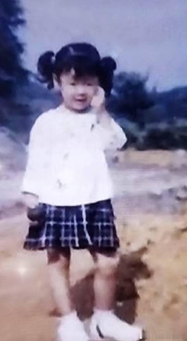 单依纯这张我怎么没见过啊啊啊 这小莲藕腿 