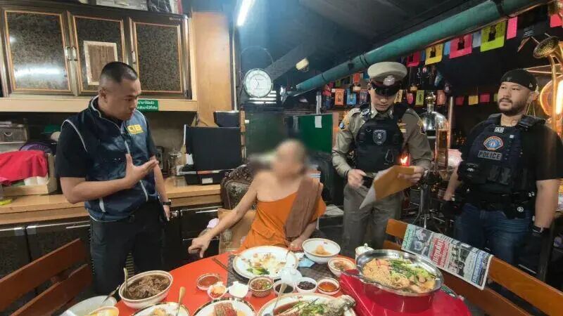 泰国网红僧侣已被还俗剥夺僧籍热点解读 这事表面看是“高僧翻车”，实际上击中的，是